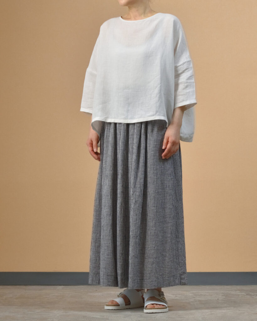 skirt : Sarawear サラウエア　ギンガムチェックギャザースカート (kanako) 　top : evam eva エヴァムエヴァ　リネンプルオーバー　着用モデル：身長157cm